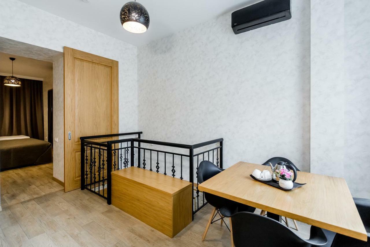 Rasta Boutique Hotel Meidan Tbilisi ภายนอก รูปภาพ