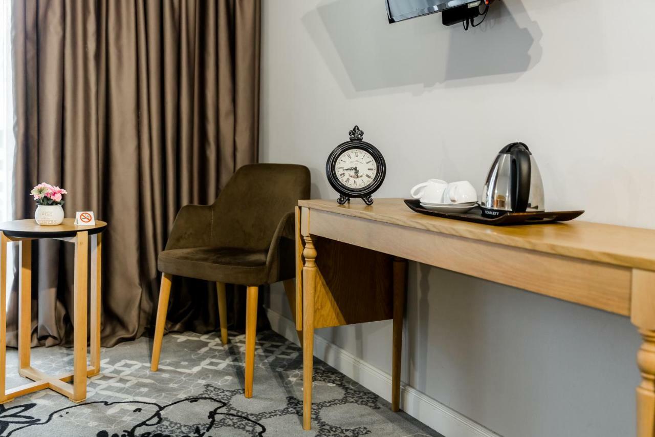 Rasta Boutique Hotel Meidan Tbilisi ภายนอก รูปภาพ