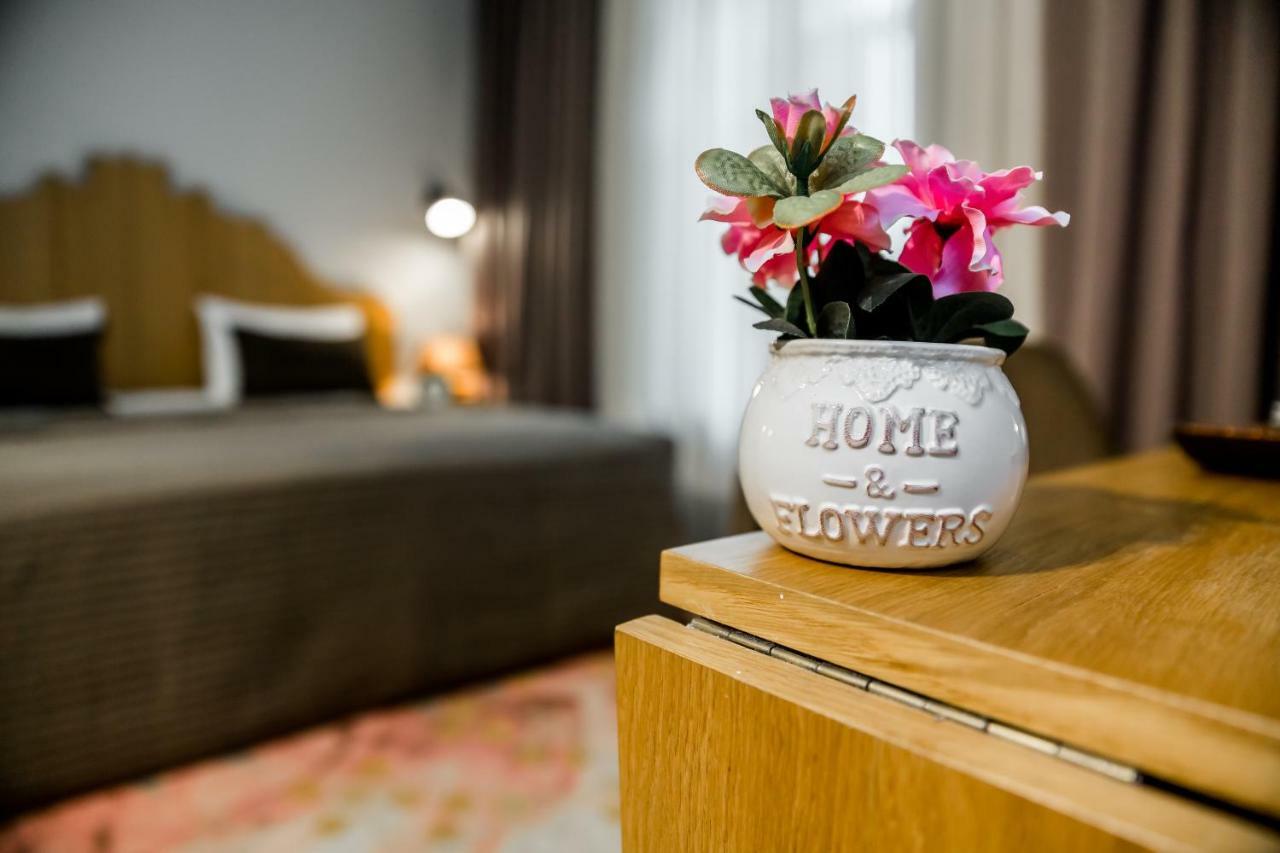 Rasta Boutique Hotel Meidan Tbilisi ภายนอก รูปภาพ