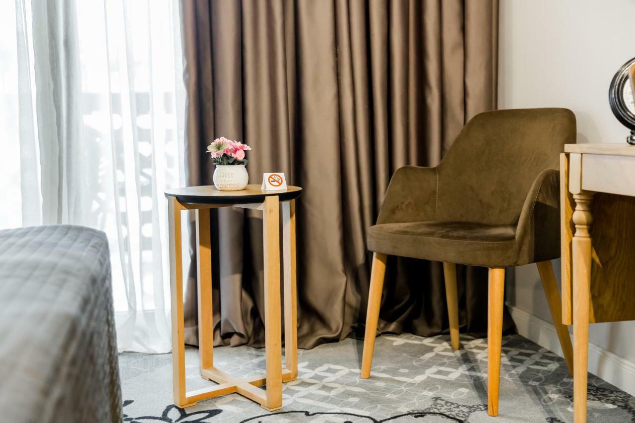 Rasta Boutique Hotel Meidan Tbilisi ภายนอก รูปภาพ