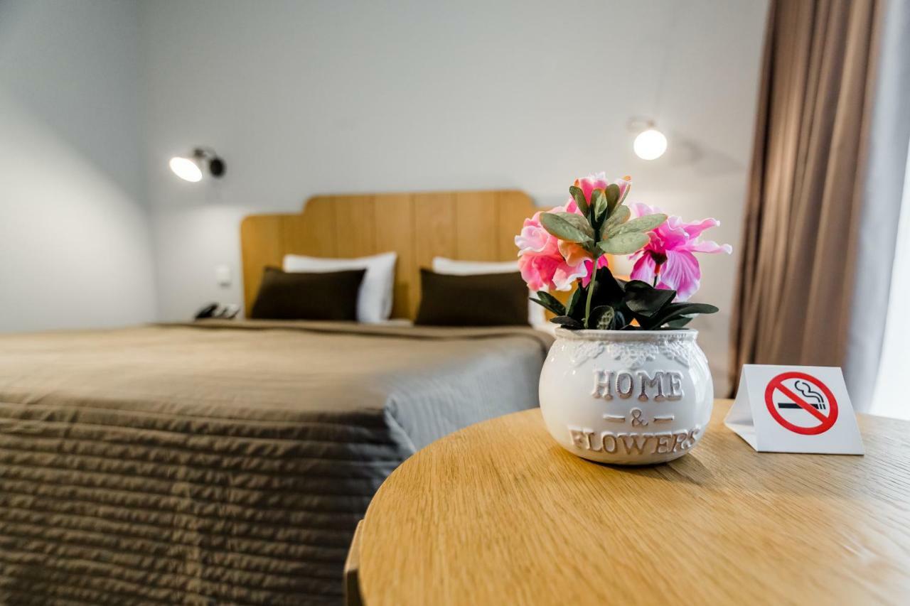 Rasta Boutique Hotel Meidan Tbilisi ภายนอก รูปภาพ